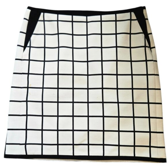 White House Black Market Size 4 A Line Skirt Mini Large Plaid Print Ivory Black - Picture 1 of 4